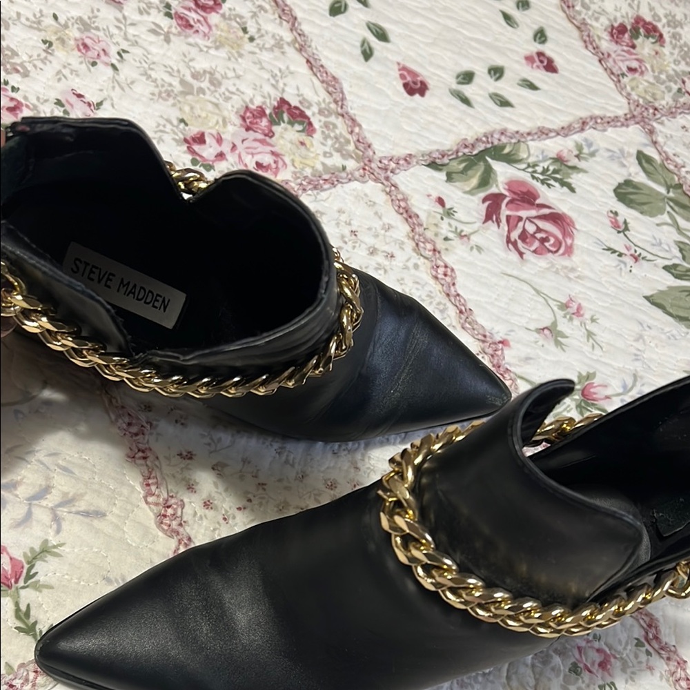 Steve Madden Black and Gold Women's Shoes